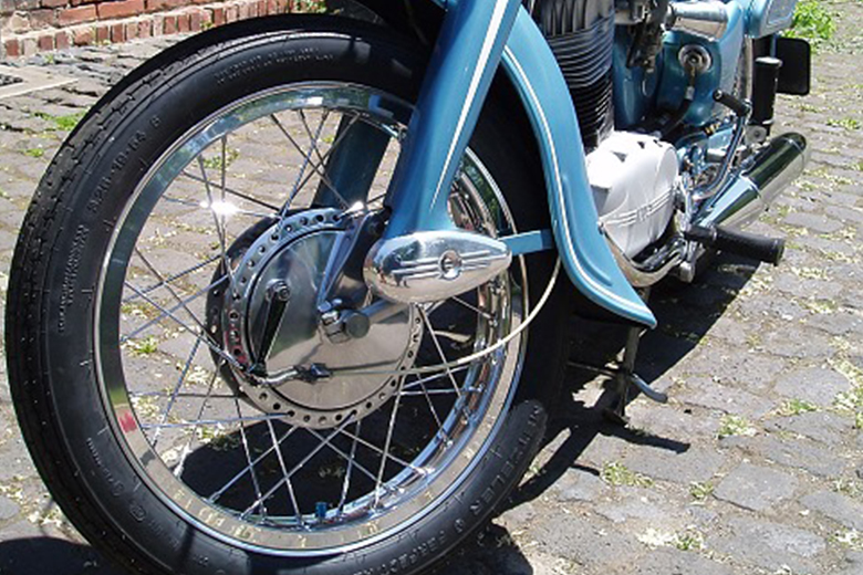 Oldtimer - Motorräder Ersatzteile, Reparaturen, Restaurierung - Ersatzteile  Felgen Reifen Speichen