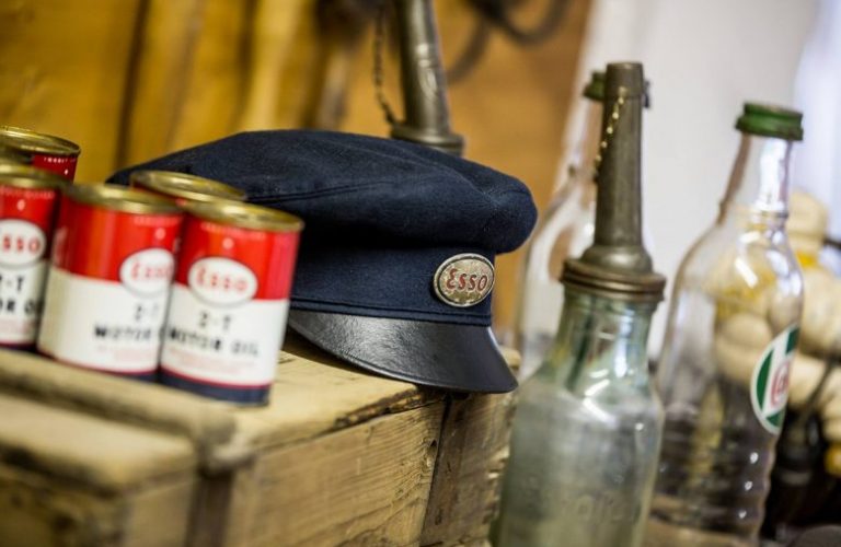 alte-tanke-oldtimer-tankstelle-besuch-beim-profi_classic-portal__0002