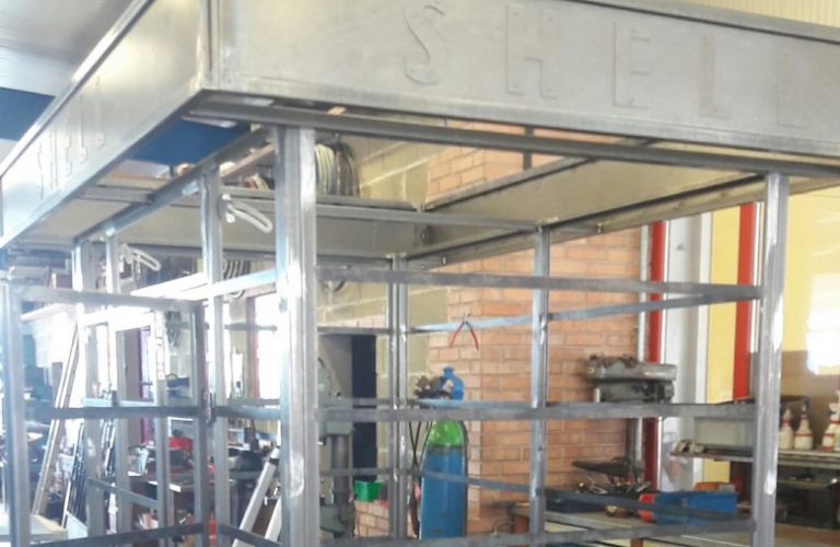 alte-tanke-oldtimer-tankstelle-besuch-beim-profi_classic-portal__0020