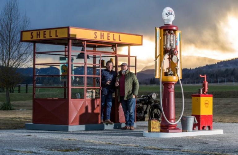 alte-tanke-oldtimer-tankstelle-besuch-beim-profi_classic-portal__0021