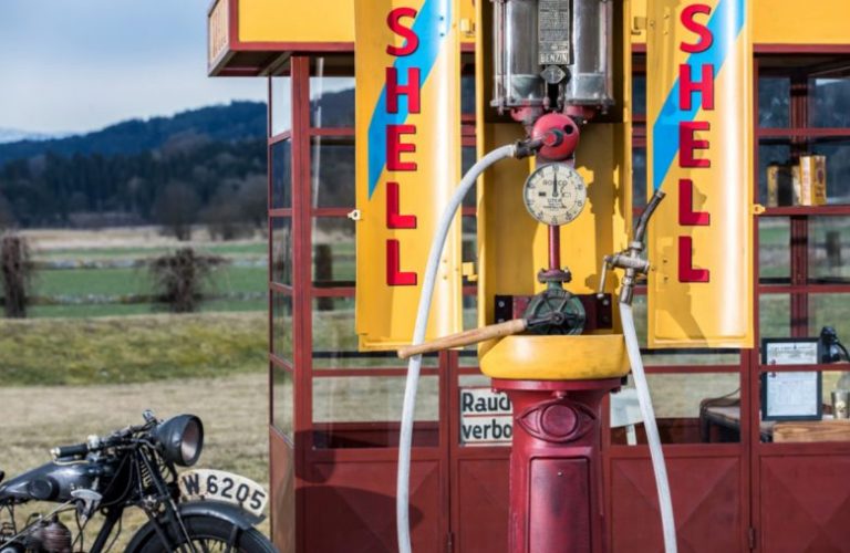 alte-tanke-oldtimer-tankstelle-besuch-beim-profi_classic-portal__0025