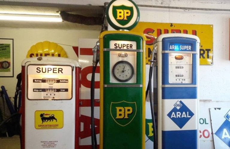 alte-tanke-oldtimer-tankstelle-besuch-beim-profi_classic-portal__0034