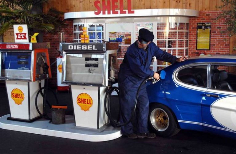 alte-tanke-oldtimer-tankstelle-besuch-beim-profi_classic-portal__0035