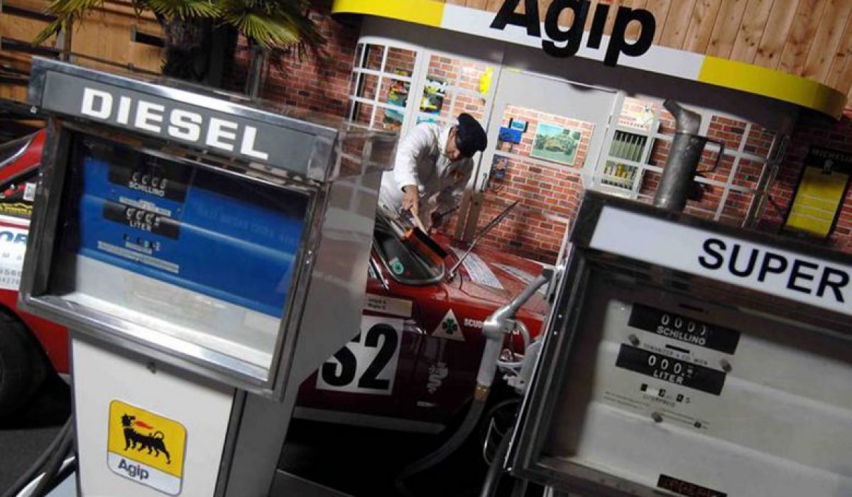 alte-tanke-oldtimer-tankstelle-besuch-beim-profi_classic-portal__0037