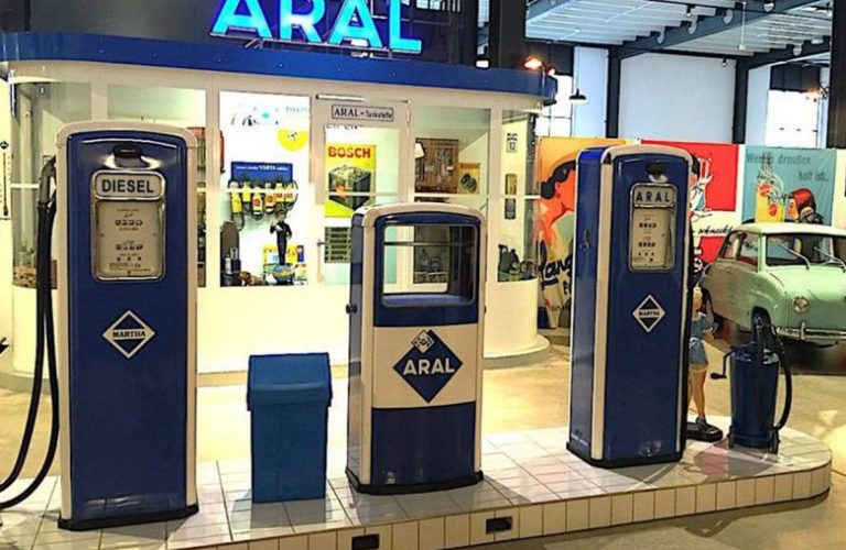 alte-tanke-oldtimer-tankstelle-besuch-beim-profi_classic-portal__0039