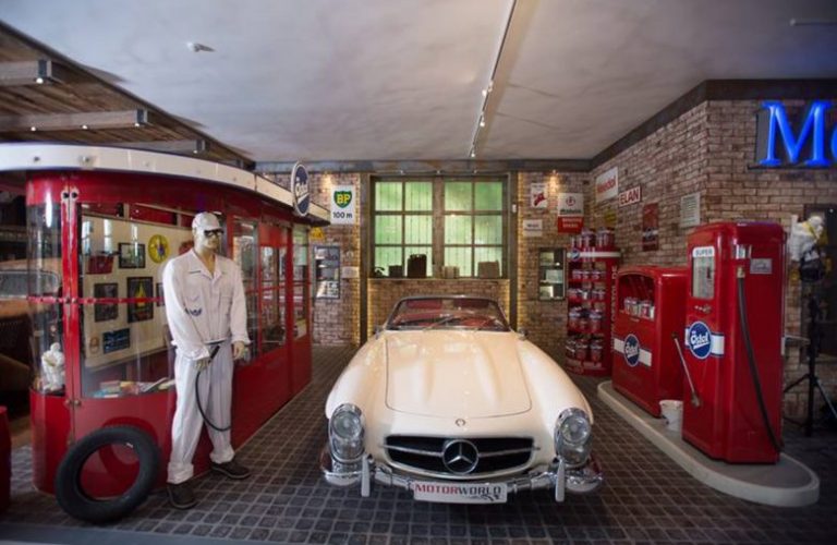 alte-tanke-oldtimer-tankstelle-besuch-beim-profi_classic-portal__0046