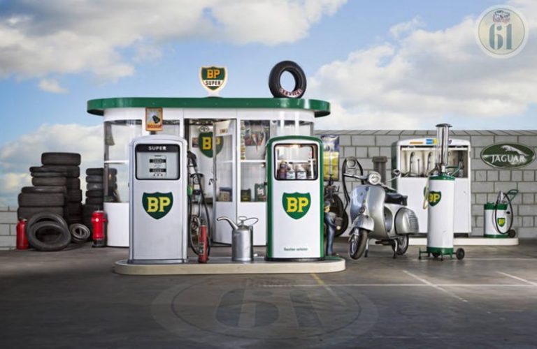 alte-tanke-oldtimer-tankstelle-besuch-beim-profi_classic-portal__0049