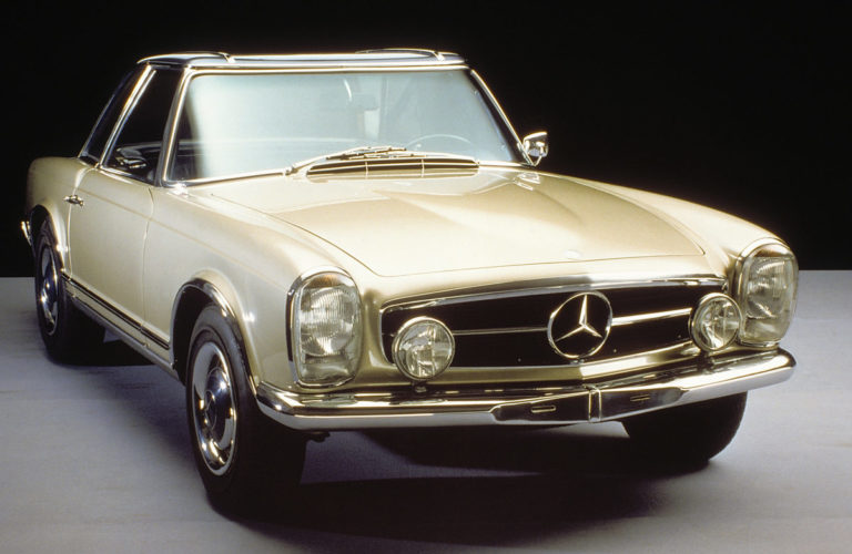 Caption orig.: "Mercedes-Benz Typ 230 SL, 1964. - Mercedes-Benz Typ 230 SL, 1964. - Im Jahr 1963 wurde dieser Wagen als Nachfolger des Mercedes-Benz 190 SL vorgestellt. Abgesehen von der hervorragenden Technik und den Leistungen, war das abnehmbare Hardto