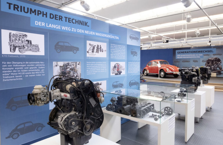 Automuseum Volkswagen: Ausstellung Generationswechsel Käfer - Golf.
