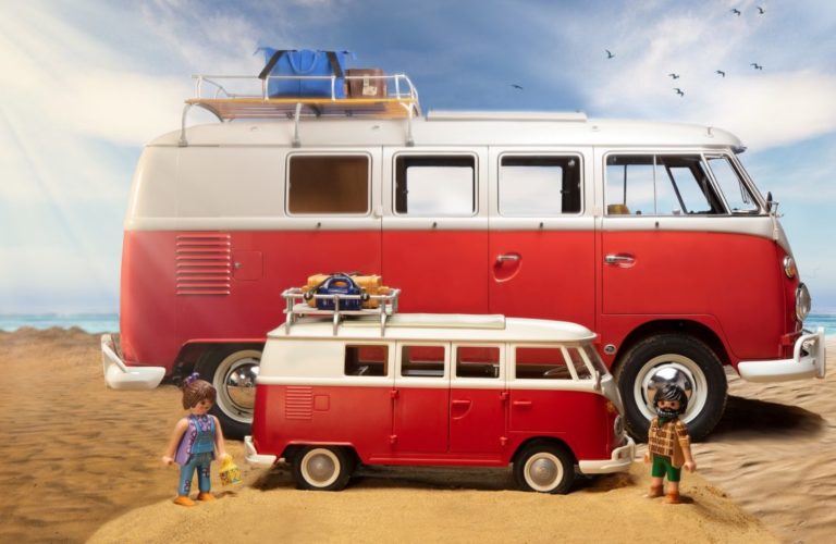VW T1 Camping Bus von Playmobil und das Original-Vorbild..