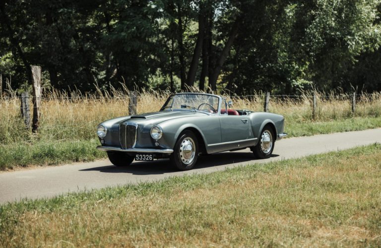 Aston Martin DB4 Serie IV Cabriolet mit Hardtop, Baujahr 1962.