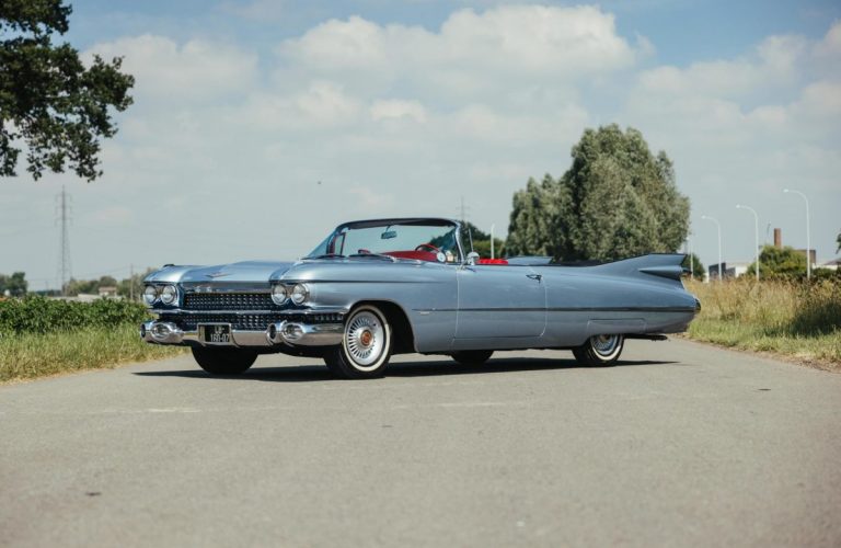 Aston Martin DB4 Serie IV Cabriolet mit Hardtop, Baujahr 1962.