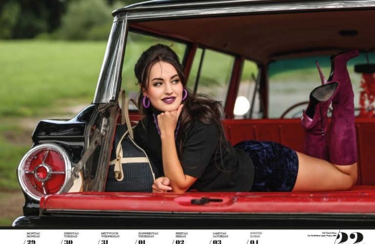 Wochenkalender „Girls & legendary US-Cars 2023“.