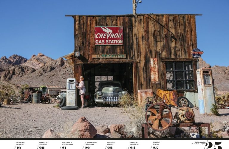 Wochenkalender „Girls & legendary US-Cars 2023“.