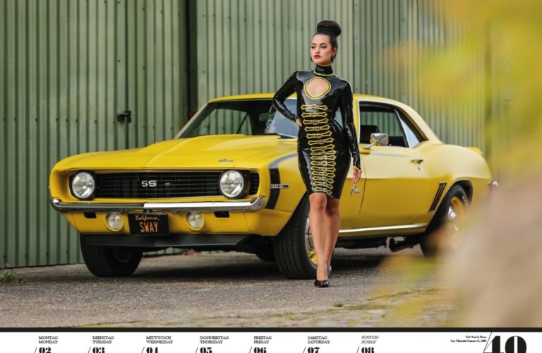 Wochenkalender „Girls & legendary US-Cars 2023“.
