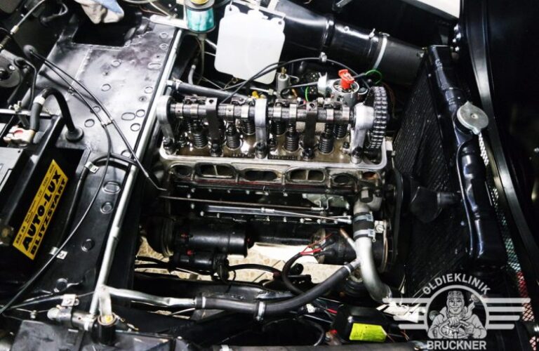 Motor eines 190 SL mit Problemen in Leistung und Kompression.